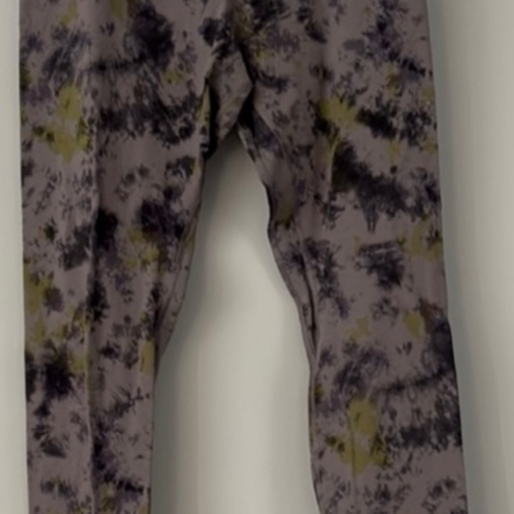 Lululemon Align SET Diamond Dye Iced Iris Tie Dye tank and leggings - Picture 3 of 4